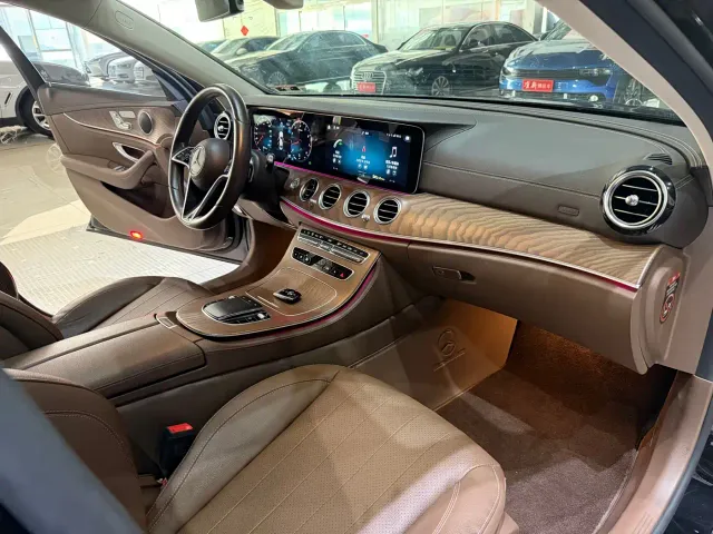 Mercedes-Benz E-Class — Фото автомобиля 11