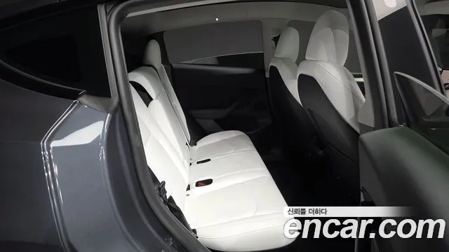 Tesla Model Y — Фото автомобиля 18
