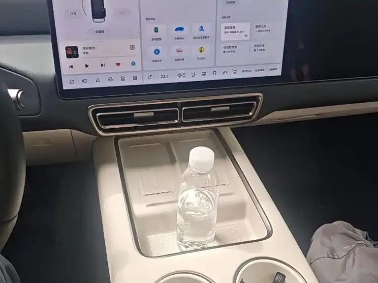 Li Auto Li Auto MEGA 2025 Ultra Smart Renewal Edition — Фото автомобиля 9