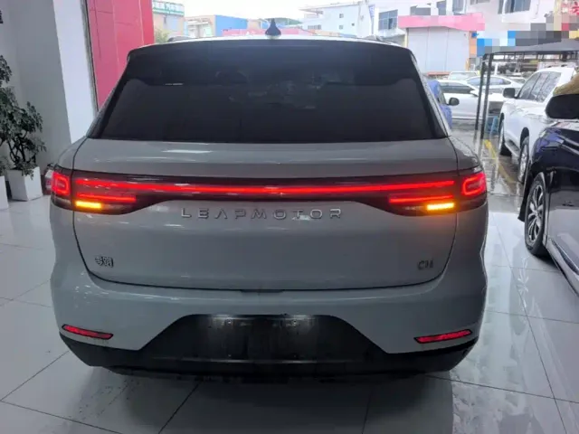 Leapmotor C11 — Фото автомобиля 5