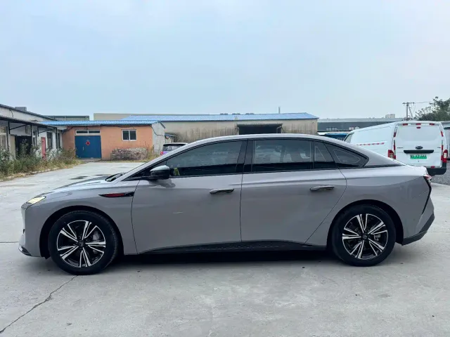 Hongqi EH7 — Фото автомобиля 4