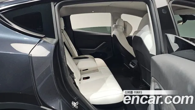Tesla Model Y — Фото автомобиля 4