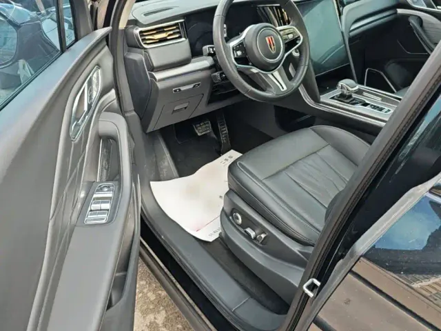 Hongqi HS7 PHEV — Фото автомобиля 15