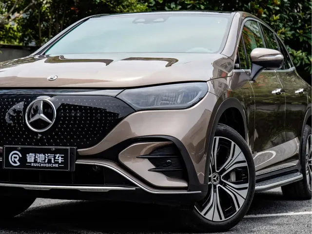 Mercedes-Benz EQE SUV — Фото автомобиля 8