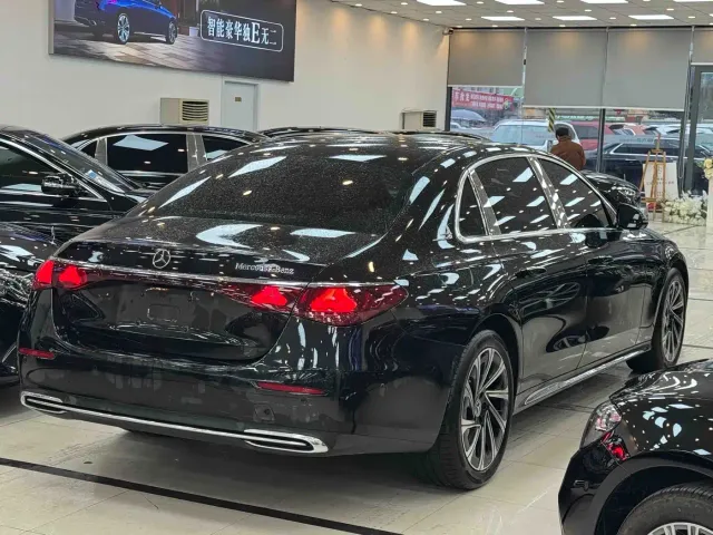 Mercedes-Benz E-Class — Фото автомобиля 10