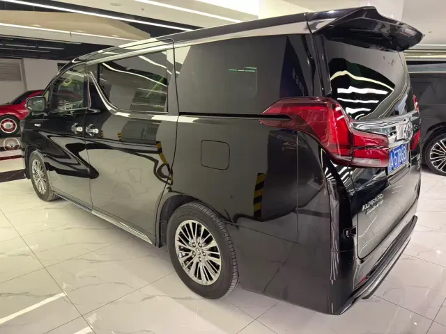 Toyota Alphard 2023 Dual Hybrid 2.5L Ultimate Gold Edition — Фото автомобиля 4
