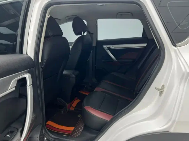 Geely Binyue — Фото автомобиля 16