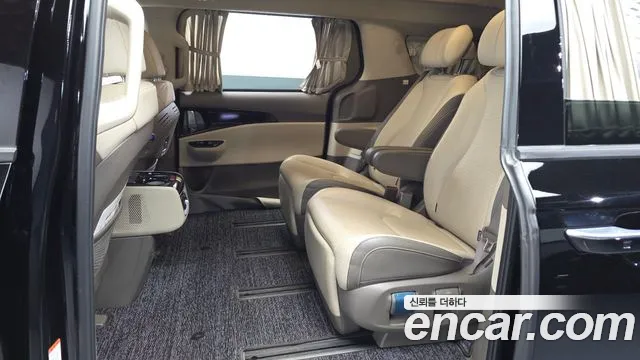 Kia Carnival Generation 4 — Фото автомобиля 15