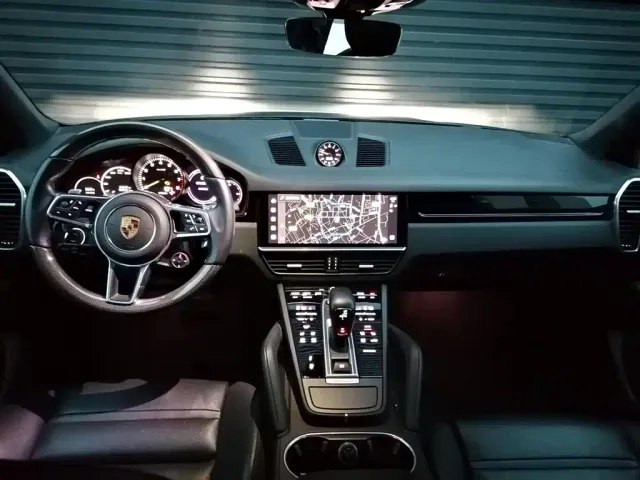 Porsche Cayenne — Фото автомобиля 15
