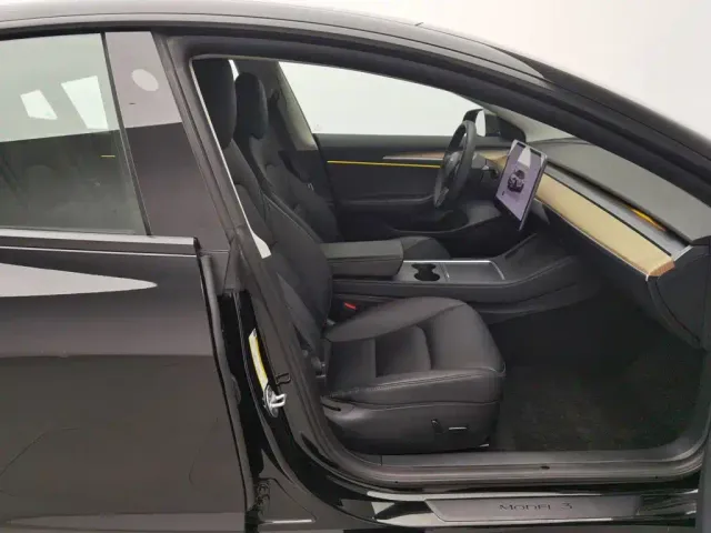 Tesla Model 3 — Фото автомобиля 23