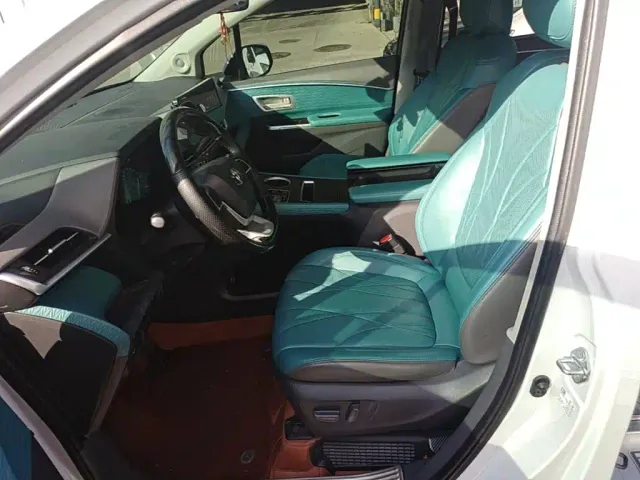 Toyota Sienna — Фото автомобиля 14