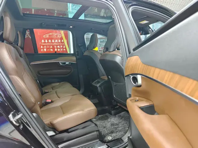 Volvo XC90 — Фото автомобиля 9