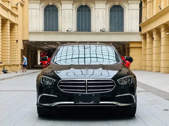 Mercedes-Benz E-Class — Фото автомобиля 2