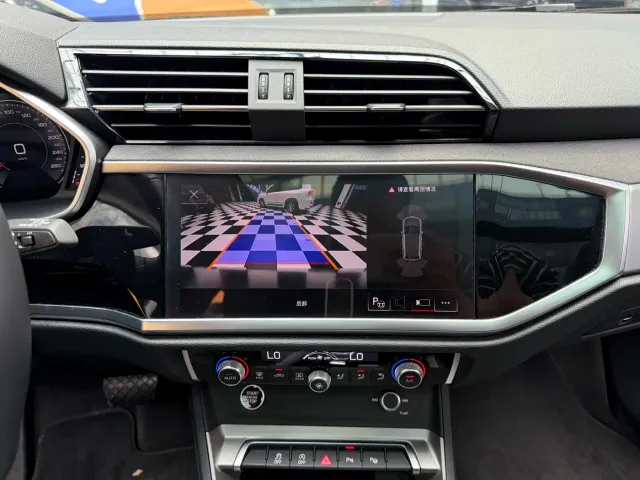 Audi Q3 — Фото автомобиля 14