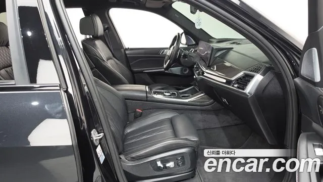 BMW X7 M60i xDrive M Sport 6 мест — Фото автомобиля 18