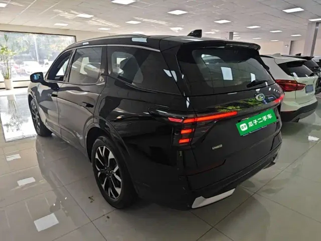 Ford Edge — Фото автомобиля 4