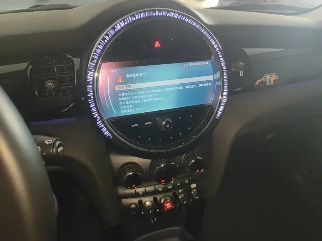 MINI Hatch — Фото автомобиля 12