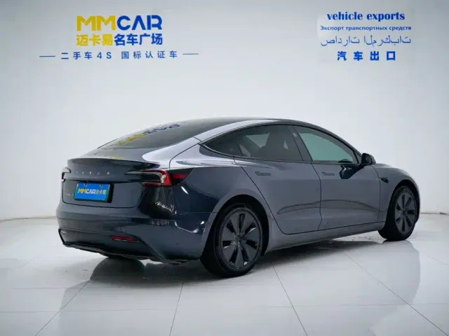 Tesla Model 3 — Фото автомобиля 4