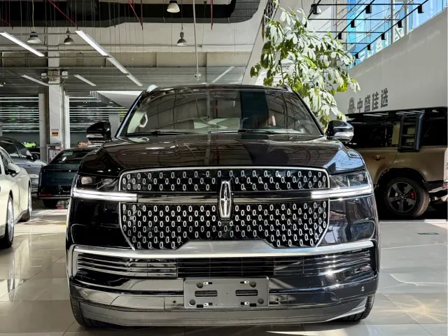 Фотография автомобиля — Lincoln Navigator