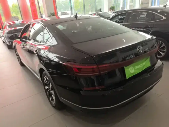 Volkswagen Passat — Фото автомобиля 4