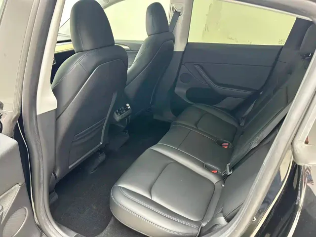 Tesla Model Y — Фото автомобиля 6