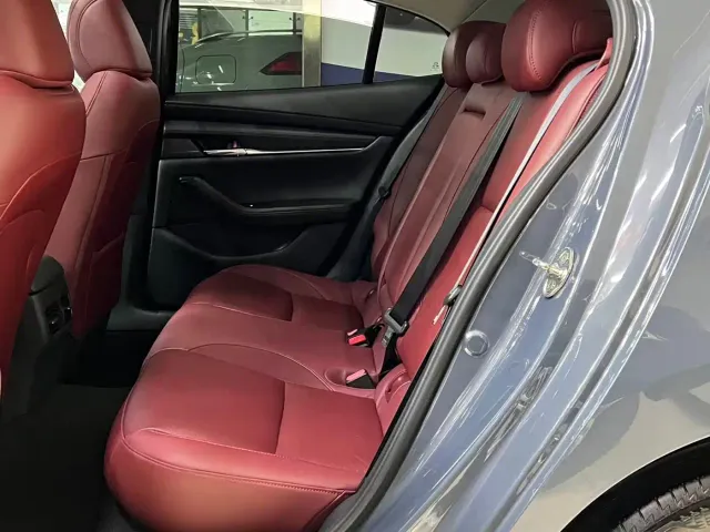 Mazda Axela — Фото автомобиля 13