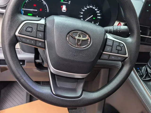 Toyota Sienna — Фото автомобиля 23
