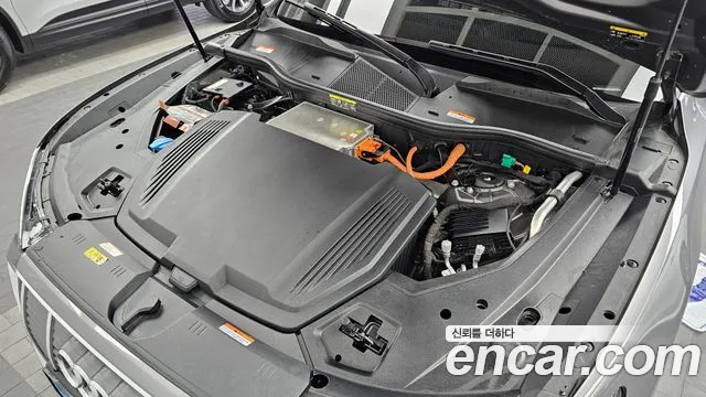 Audi e-tron — Фото автомобиля 6
