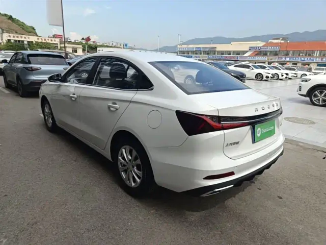Roewe i5 — Фото автомобиля 4