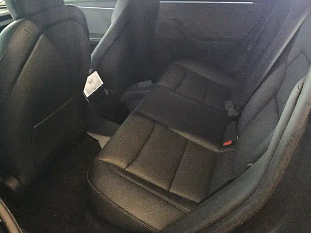 Tesla Model 3 — Фото автомобиля 11