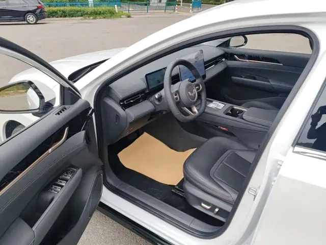 Wuling Starlight — Фото автомобиля 15