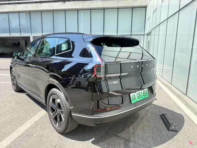 Volvo XC70 Plug-in Hybrid — Фото автомобиля 6