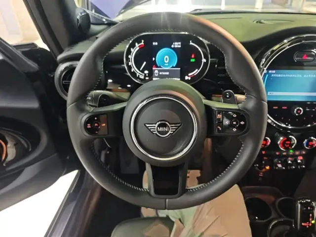 MINI Hatch — Фото автомобиля 6