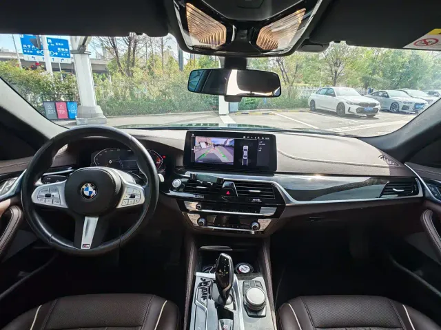 BMW 5 Series — Фото автомобиля 15