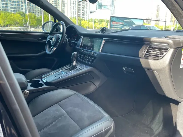 Porsche Macan — Фото автомобиля 10