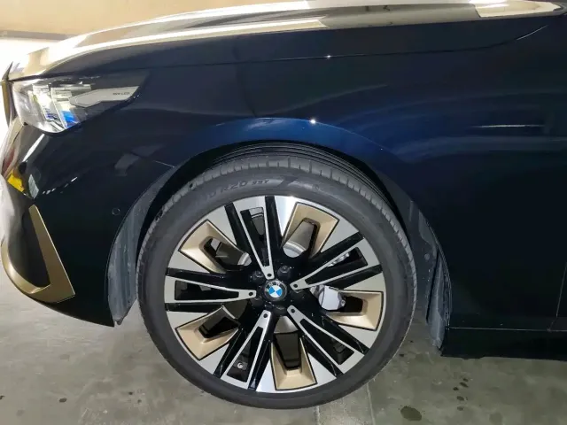 BMW 5 Series — Фото автомобиля 3