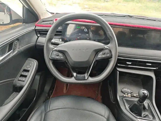 Roewe i5 — Фото автомобиля 6