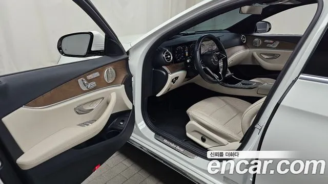Mercedes-Benz E-Class — Фото автомобиля 10