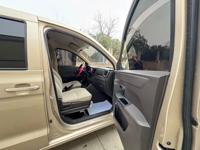 Wuling Hongguang V — Фото автомобиля 15