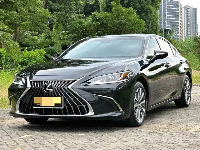 Фотография автомобиля — Lexus ES
