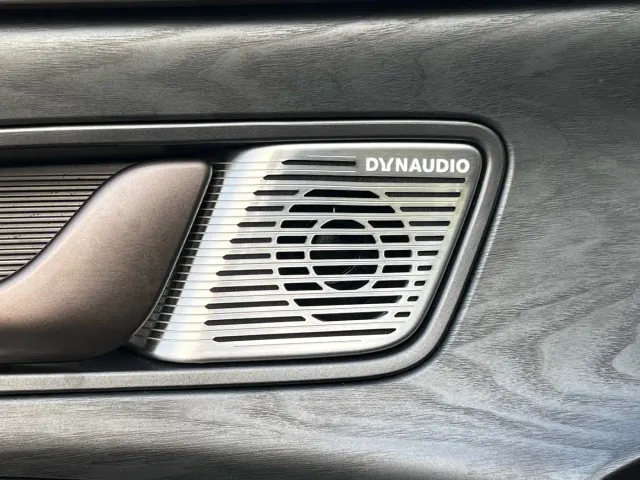 Denza D9 — Фото автомобиля 12