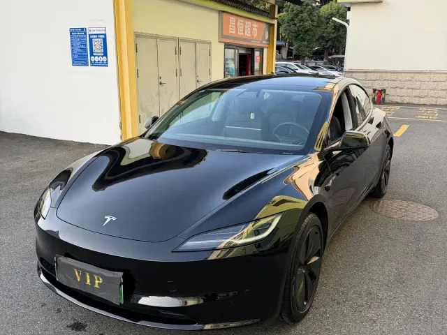 Tesla Model 3 — Фото автомобиля 3