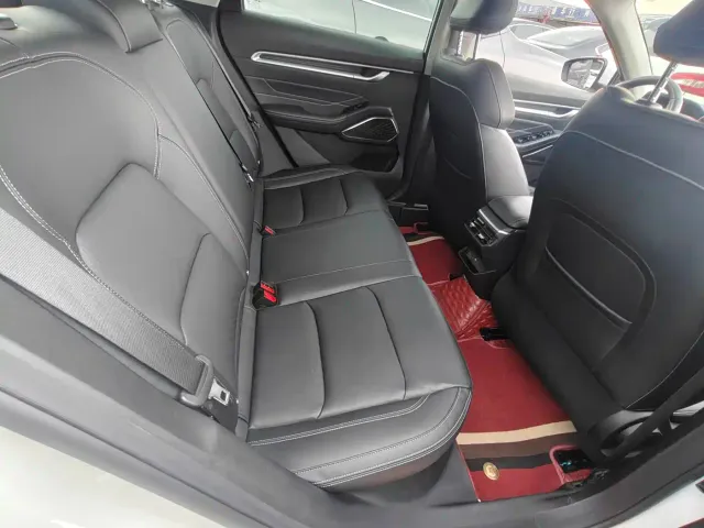 Geely Emgrand — Фото автомобиля 11