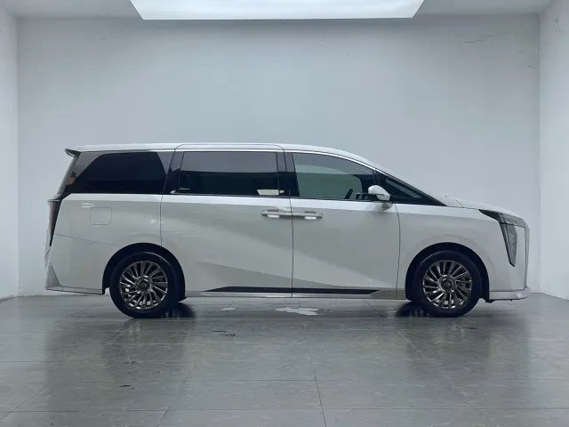 GAC Trumpchi M8 — Фото автомобиля 9