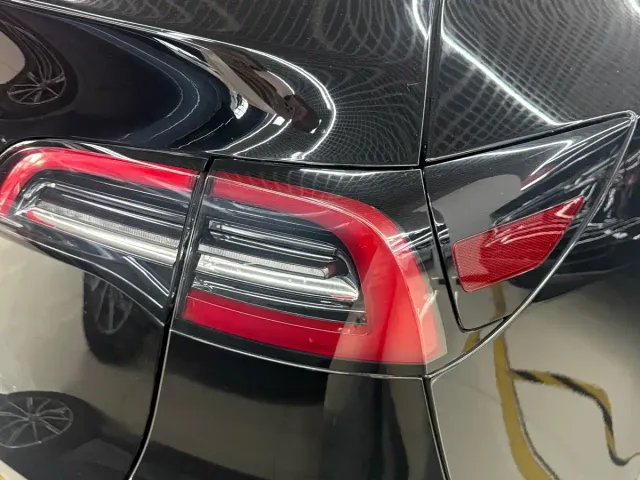 Tesla Model Y — Фото автомобиля 14