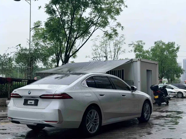 BMW 5 Series — Фото автомобиля 9