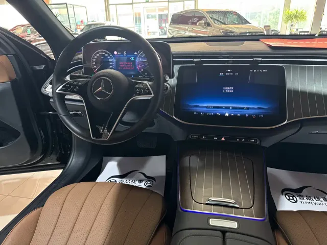Mercedes-Benz E-Class — Фото автомобиля 16