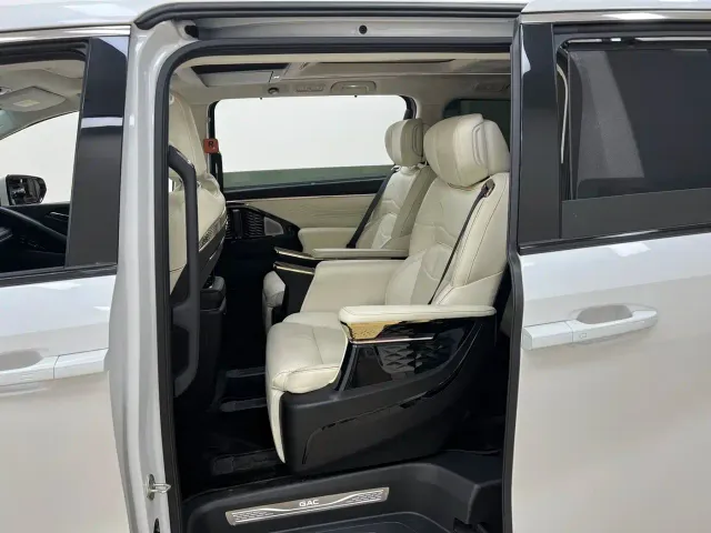 GAC Trumpchi E9 — Фото автомобиля 17