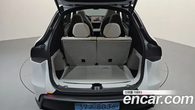 Tesla Model Y — Фото автомобиля 25