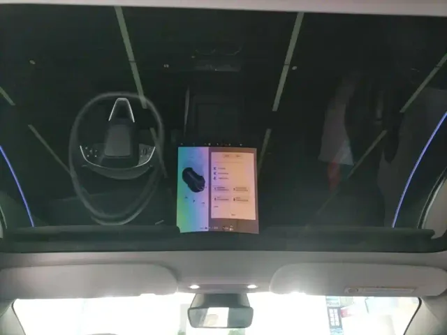 Tesla Model 3 — Фото автомобиля 17
